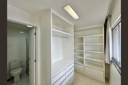 Casa para alugar com 300m², 5 quartos e 2 vagas Casa para alugar com 300m², 5 quartos e 2 vagasCloset da suíte 1
