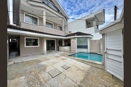 Casa para alugar com 300m², 5 quartos e 2 vagas Casa para alugar com 300m², 5 quartos e 2 vagasÁrea Comum