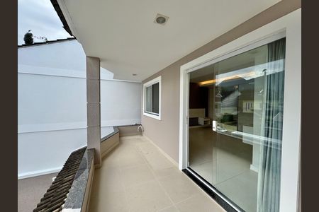 Casa para alugar com 300m², 5 quartos e 2 vagas Casa para alugar com 300m², 5 quartos e 2 vagasVaranda da Suíte 1
