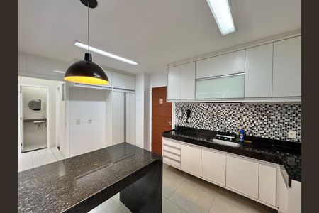 Casa para alugar com 300m², 5 quartos e 2 vagas Casa para alugar com 300m², 5 quartos e 2 vagasCozinha