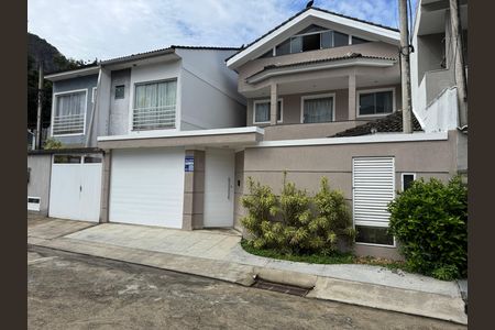 Casa para alugar com 300m², 5 quartos e 2 vagas Casa para alugar com 300m², 5 quartos e 2 vagasPlaca