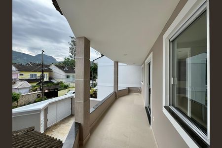Casa para alugar com 300m², 5 quartos e 2 vagas Casa para alugar com 300m², 5 quartos e 2 vagasVaranda da Suíte 1