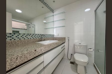 Casa para alugar com 300m², 5 quartos e 2 vagas Casa para alugar com 300m², 5 quartos e 2 vagasBanheiro da Suíte 1