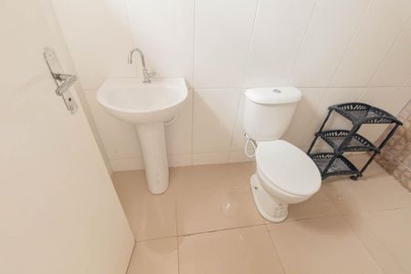Casa para alugar com 60m², 2 quartos e 1 vaga Casa para alugar com 60m², 2 quartos e 1 vagaBanheiro da Suíte