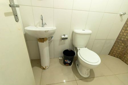 Casa para alugar com 60m², 2 quartos e 1 vaga Casa para alugar com 60m², 2 quartos e 1 vagaBanheiro Social