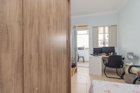 Casa à venda com 90m², 2 quartos e sem vaga Casa à venda com 90m², 2 quartos e sem vagaQuarto 2