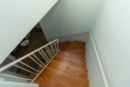 Casa à venda com 90m², 2 quartos e sem vaga Casa à venda com 90m², 2 quartos e sem vagaEscadas