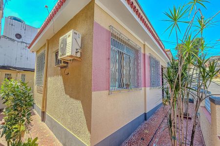 Casa à venda com 89m², 3 quartos e 2 vagas Casa à venda com 89m², 3 quartos e 2 vagasFachada casa