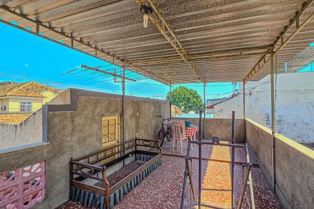 Casa à venda com 89m², 3 quartos e 2 vagas Casa à venda com 89m², 3 quartos e 2 vagasTerraço