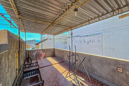 Casa à venda com 89m², 3 quartos e 2 vagas Casa à venda com 89m², 3 quartos e 2 vagasTerraço