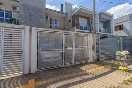 Casa à venda com 130m², 3 quartos e 2 vagas Casa à venda com 130m², 3 quartos e 2 vagasFachada