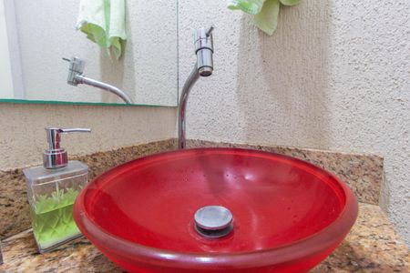 Casa à venda com 130m², 3 quartos e 2 vagas Casa à venda com 130m², 3 quartos e 2 vagasBanheiro Social