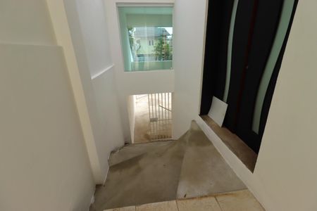 Casa à venda com 258m², 4 quartos e 4 vagasEscada externa