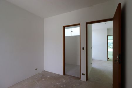 Casa à venda com 258m², 4 quartos e 4 vagasSuíte 2