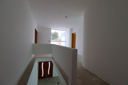 Casa à venda com 258m², 4 quartos e 4 vagasCorredor