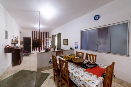 Casa à venda com 470m², 5 quartos e 4 vagasSala 1º andar