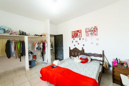 Casa à venda com 470m², 5 quartos e 4 vagasQuarto 2