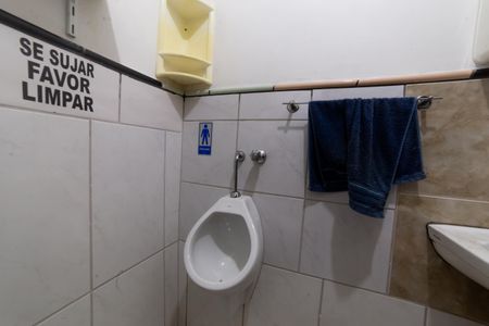 Casa à venda com 470m², 5 quartos e 4 vagasBanheiro térreo