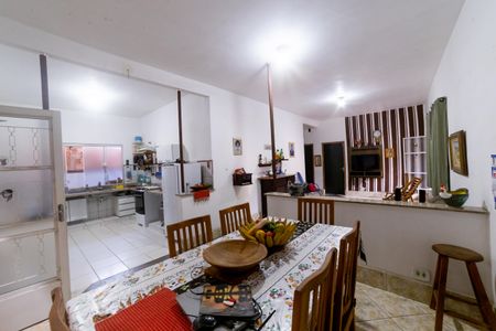 Casa à venda com 470m², 5 quartos e 4 vagasSala 1º andar