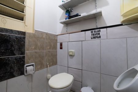 Casa à venda com 470m², 5 quartos e 4 vagasBanheiro térreo