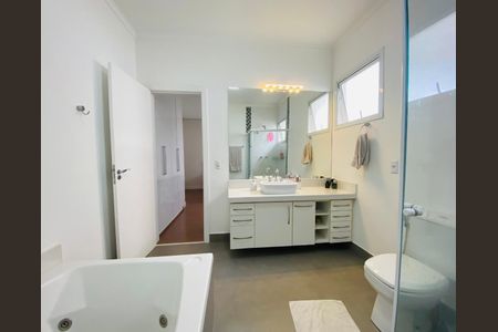 Casa de condomínio à venda com 325m², 4 quartos e 4 vagas Casa de condomínio à venda com 325m², 4 quartos e 4 vagasFoto 01