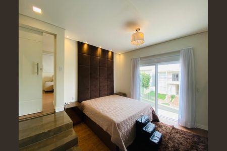 Casa de condomínio à venda com 325m², 4 quartos e 4 vagas Casa de condomínio à venda com 325m², 4 quartos e 4 vagasFoto 01