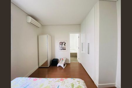 Casa de condomínio à venda com 325m², 4 quartos e 4 vagas Casa de condomínio à venda com 325m², 4 quartos e 4 vagasFoto 01