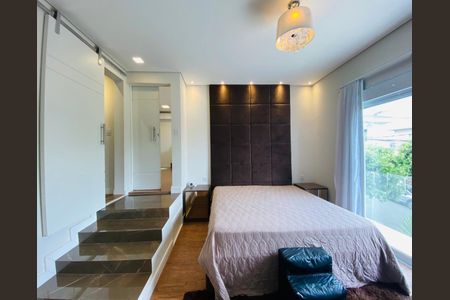 Casa de condomínio à venda com 325m², 4 quartos e 4 vagas Casa de condomínio à venda com 325m², 4 quartos e 4 vagasFoto 01