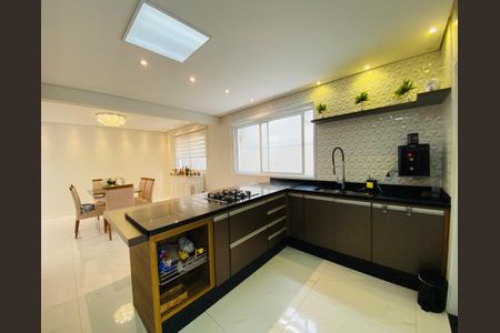 Casa de condomínio à venda com 325m², 4 quartos e 4 vagas Casa de condomínio à venda com 325m², 4 quartos e 4 vagasFoto 32