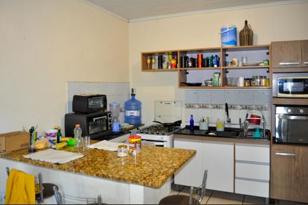 Casa à venda com 174m², 2 quartos e 2 vagas Casa à venda com 174m², 2 quartos e 2 vagasCozinha