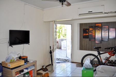 Casa à venda com 174m², 2 quartos e 2 vagas Casa à venda com 174m², 2 quartos e 2 vagasSala