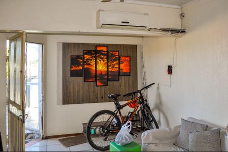 Casa à venda com 174m², 2 quartos e 2 vagas Casa à venda com 174m², 2 quartos e 2 vagasSala