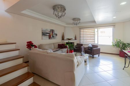 Casa à venda com 302m², 4 quartos e 3 vagas Casa à venda com 302m², 4 quartos e 3 vagasSala