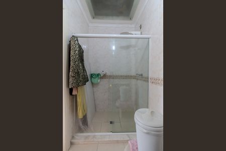 Casa à venda com 302m², 4 quartos e 3 vagas Casa à venda com 302m², 4 quartos e 3 vagasBanheiro da Suíte 1