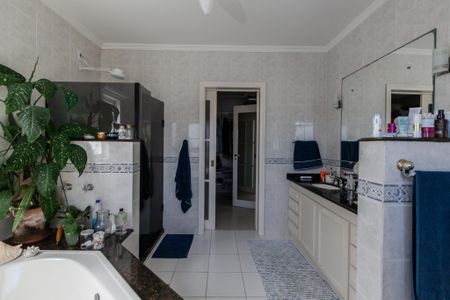 Casa à venda com 302m², 4 quartos e 3 vagas Casa à venda com 302m², 4 quartos e 3 vagasBnaheiro da Suíte 2