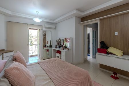 Casa à venda com 302m², 4 quartos e 3 vagas Casa à venda com 302m², 4 quartos e 3 vagasSuíte 2