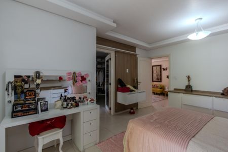 Casa à venda com 302m², 4 quartos e 3 vagas Casa à venda com 302m², 4 quartos e 3 vagasSuíte 2