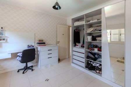 Casa à venda com 302m², 4 quartos e 3 vagas Casa à venda com 302m², 4 quartos e 3 vagasQuarto 2