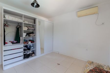 Casa à venda com 302m², 4 quartos e 3 vagas Casa à venda com 302m², 4 quartos e 3 vagasQuarto 2