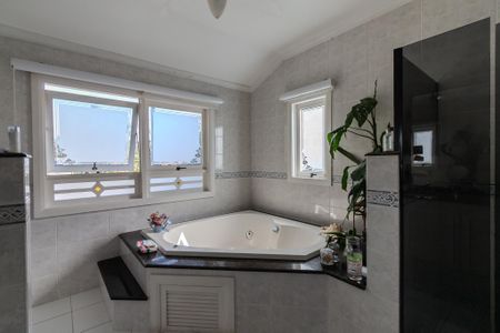 Casa à venda com 302m², 4 quartos e 3 vagas Casa à venda com 302m², 4 quartos e 3 vagasBnaheiro da Suíte 2