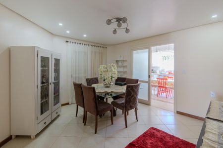 Casa à venda com 302m², 4 quartos e 3 vagas Casa à venda com 302m², 4 quartos e 3 vagasSala de Jantar