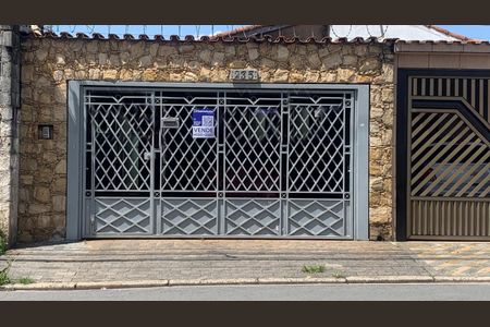 Casa à venda com 173m², 3 quartos e 2 vagasFachada + Placa