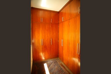 Casa à venda com 173m², 3 quartos e 2 vagasQuarto 2- Armários