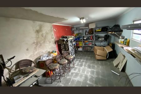 Casa à venda com 230m², 3 quartos e 3 vagasPorão