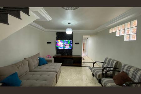 Casa à venda com 230m², 3 quartos e 3 vagasSala