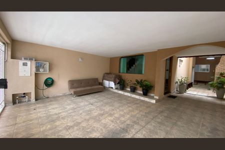 Casa à venda com 230m², 3 quartos e 3 vagasGaragem