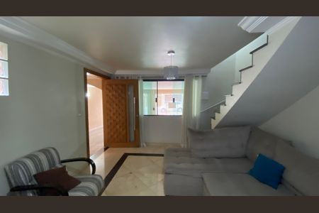 Casa à venda com 230m², 3 quartos e 3 vagasSala