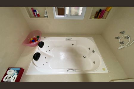 Casa à venda com 230m², 3 quartos e 3 vagasBanheiro da Suíte