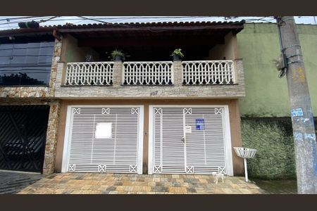 Casa à venda com 230m², 3 quartos e 3 vagasFachada