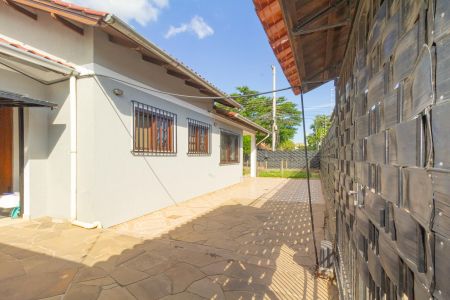 Casa à venda com 104m², 3 quartos e 3 vagasFachada Lateral/Garagem